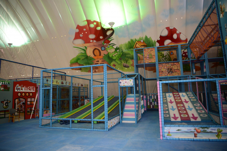 Başkan Yılmaz'dan karne hediyesi 'Çocuk Köyü'