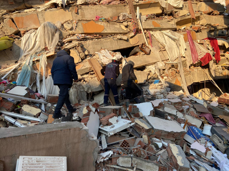 Altıeylül Belediyesi 'Asrın Felaketi'ni Yaşayan Depremzedeler İçin Seferber Oldu