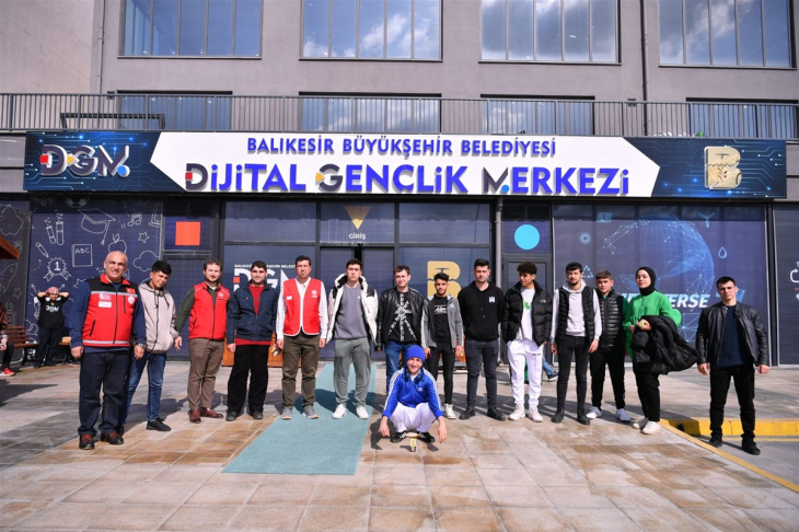 Depremzede Gençler Balıkesir'in Tarihi ve Kültürel Yerlerini Gezdi