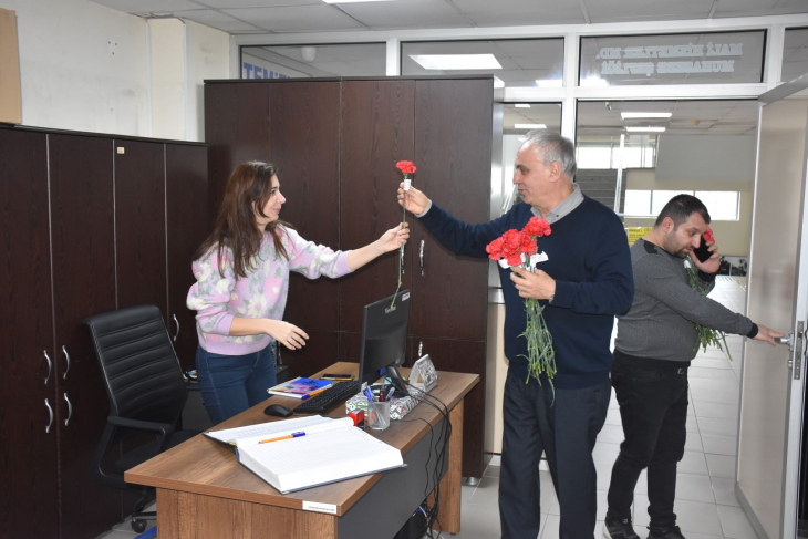 Edremit Belediyesi Kadınlar Gününü Kutladı