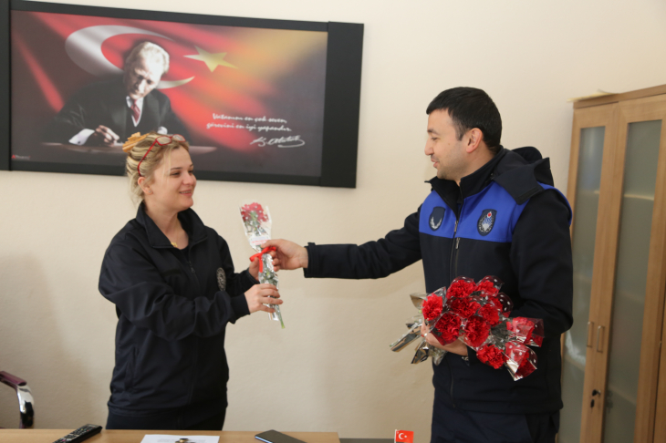 İvrindi Belediyesi 8 Mart'ı Anlamlı Ziyaretlerle Kutladı