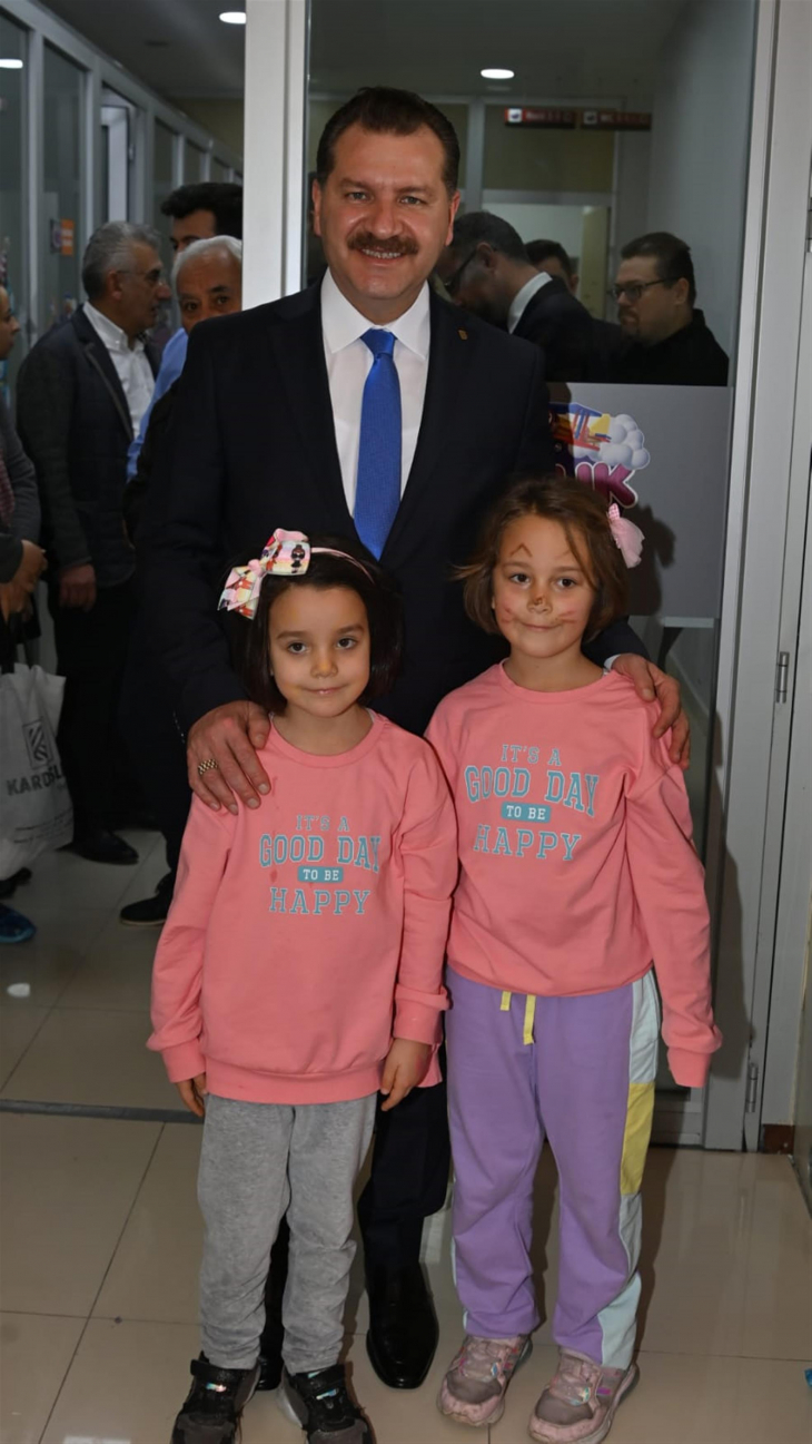 Başkan Yılmaz'dan karne hediyesi, ücretsiz Çocuk Köyü