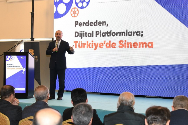 'Perdeden Dijital Mecralara Türkiye'de Sinema'