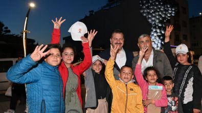Avşa ve Yiğitler'de ilgi ve sevgiyle karşılanan Büyükşehir Belediye Başkanı Yücel Yılmaz