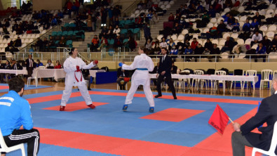 Balıkesir Üniversitesi, Karate Ünilig Türkiye Şampiyonası'na Ev Sahipliği Yapıyor