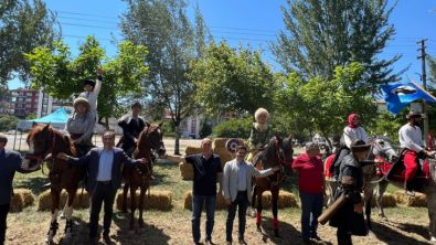 Dursunbey'de Atlı Okçuluk Şampiyonası Heyecanı
