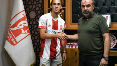 Medipol Başakşehir, Balıkesirsporlu Ayberk Kaygısız'la sözleşme imzaladı